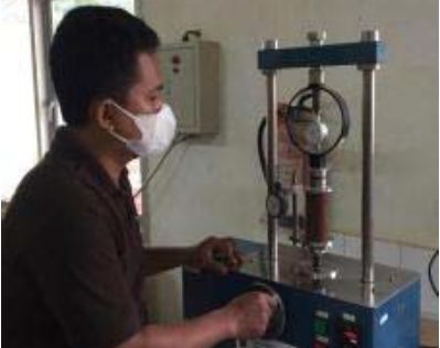 Прочность на сжатие связного грунта, укрепленного с помощью цементации микробиологическим методом